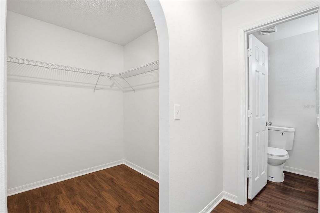 На продажу: $339,900 (4 спален, 2 ванн, 1944 Квадратных фут)