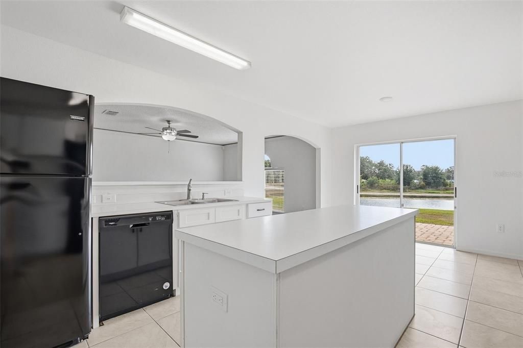 На продажу: $339,900 (4 спален, 2 ванн, 1944 Квадратных фут)