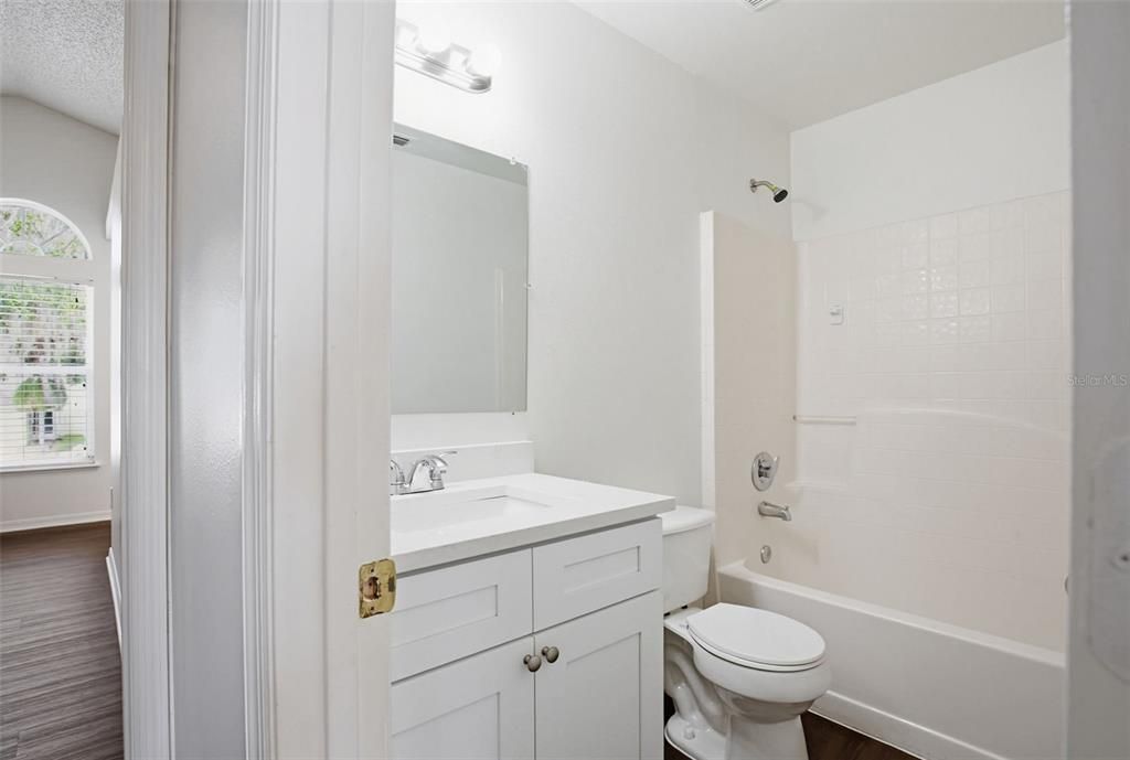 На продажу: $339,900 (4 спален, 2 ванн, 1944 Квадратных фут)