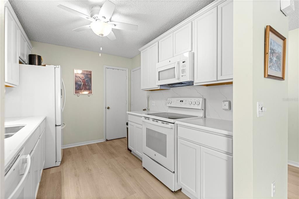 En Venta: $299,900 (2 camas, 2 baños, 1094 Pies cuadrados)