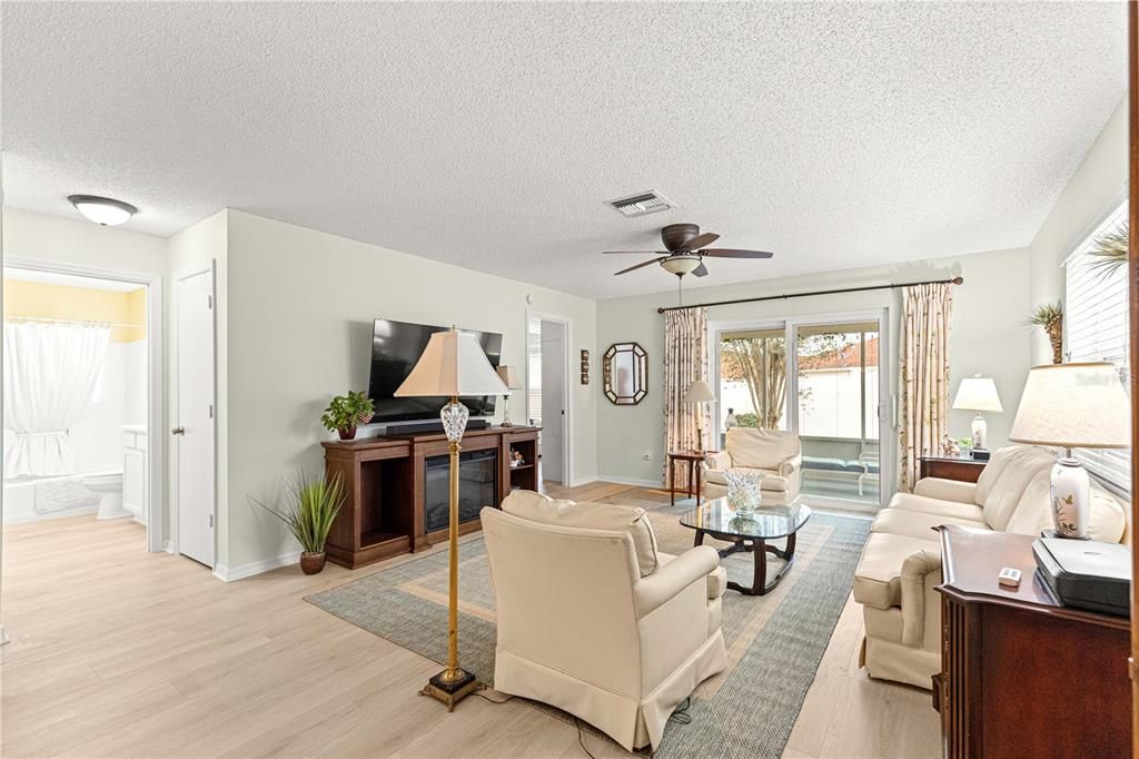 En Venta: $299,900 (2 camas, 2 baños, 1094 Pies cuadrados)