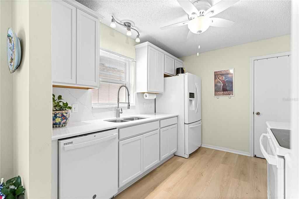 En Venta: $299,900 (2 camas, 2 baños, 1094 Pies cuadrados)