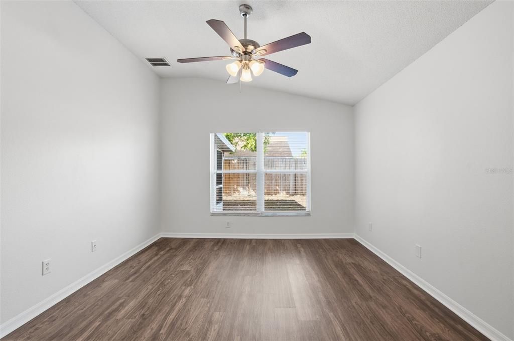 待售: $299,900 (4 贝兹, 2 浴室, 1665 平方英尺)