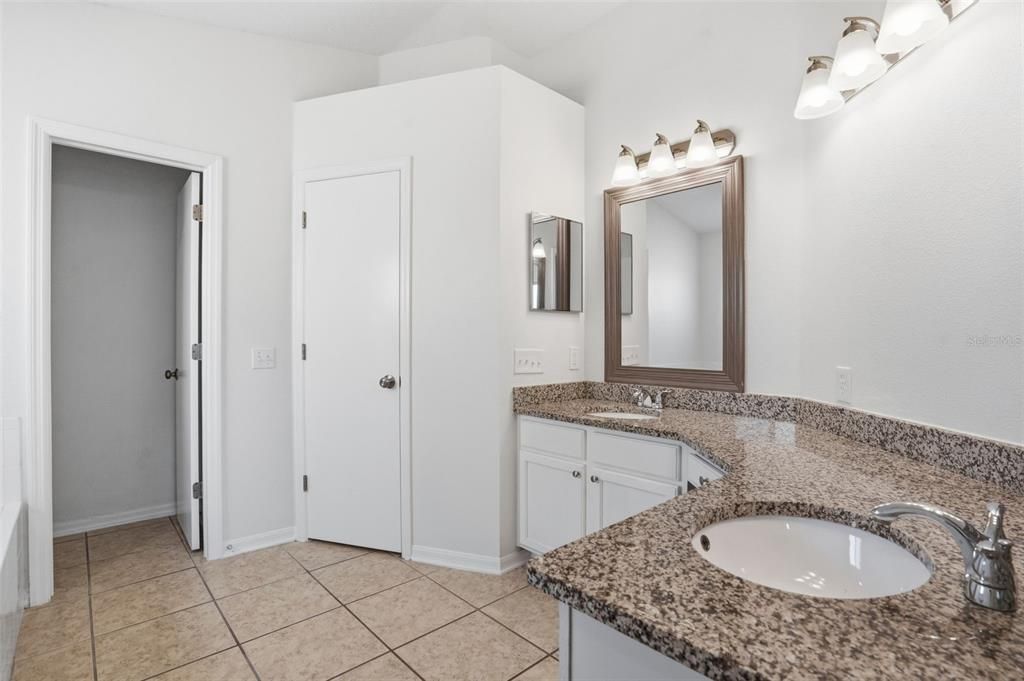 待售: $299,900 (4 贝兹, 2 浴室, 1665 平方英尺)