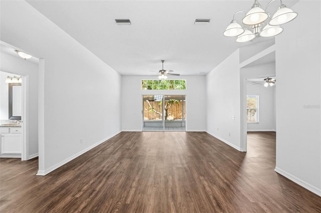 待售: $299,900 (4 贝兹, 2 浴室, 1665 平方英尺)