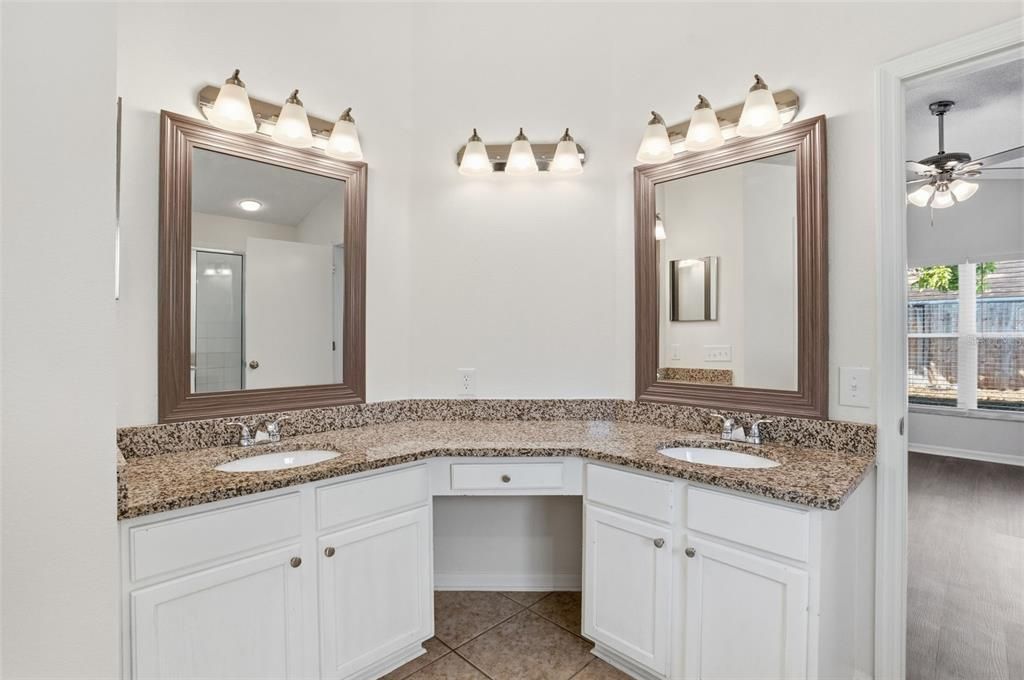 待售: $299,900 (4 贝兹, 2 浴室, 1665 平方英尺)