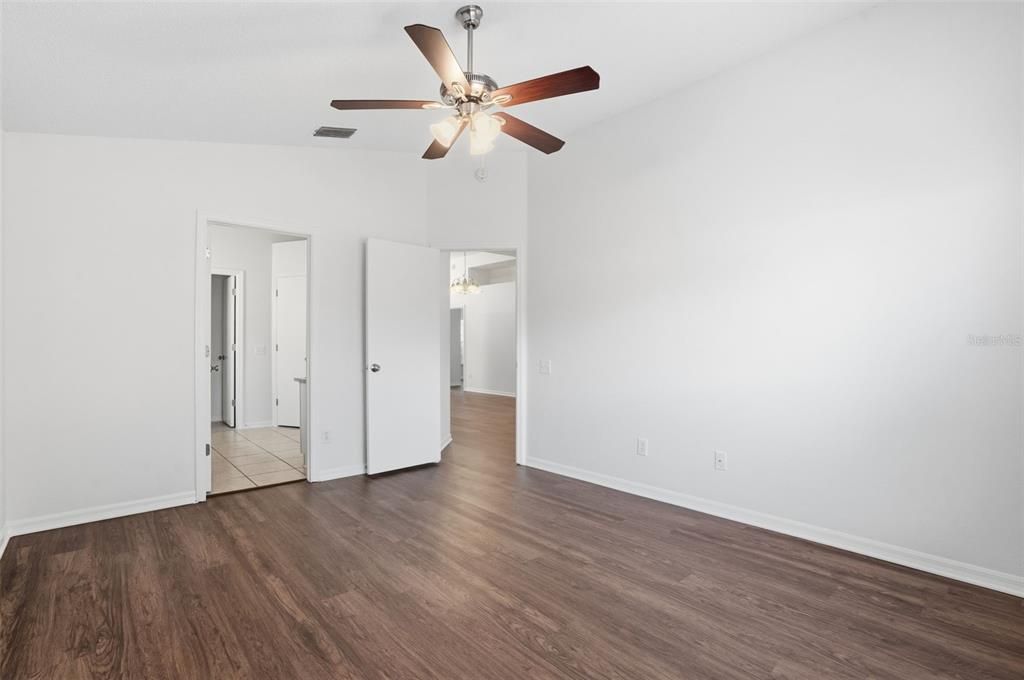 待售: $299,900 (4 贝兹, 2 浴室, 1665 平方英尺)