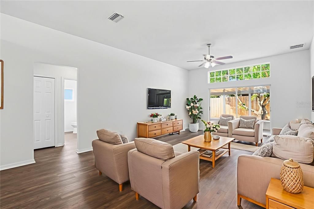 待售: $299,900 (4 贝兹, 2 浴室, 1665 平方英尺)