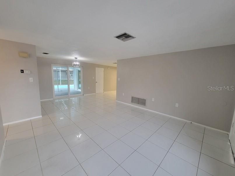 待售: $235,000 (3 贝兹, 1 浴室, 986 平方英尺)