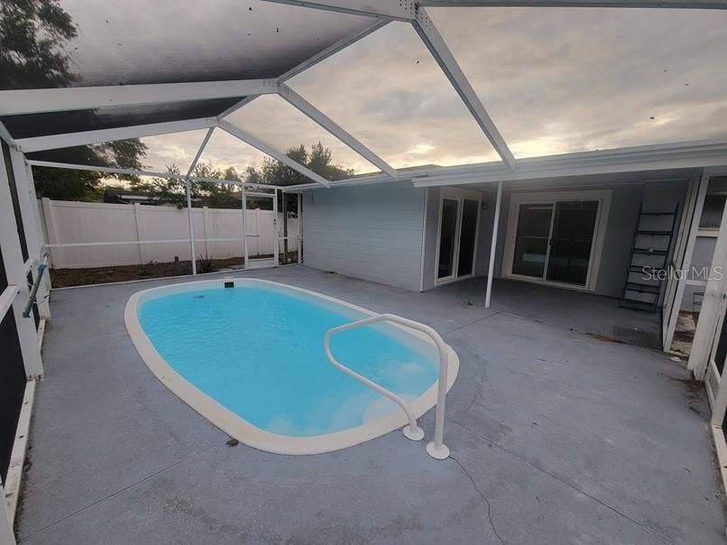 待售: $235,000 (3 贝兹, 1 浴室, 986 平方英尺)