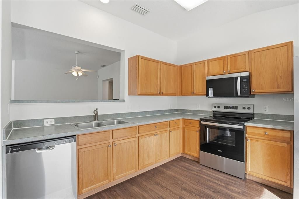 待售: $309,900 (3 贝兹, 2 浴室, 1716 平方英尺)