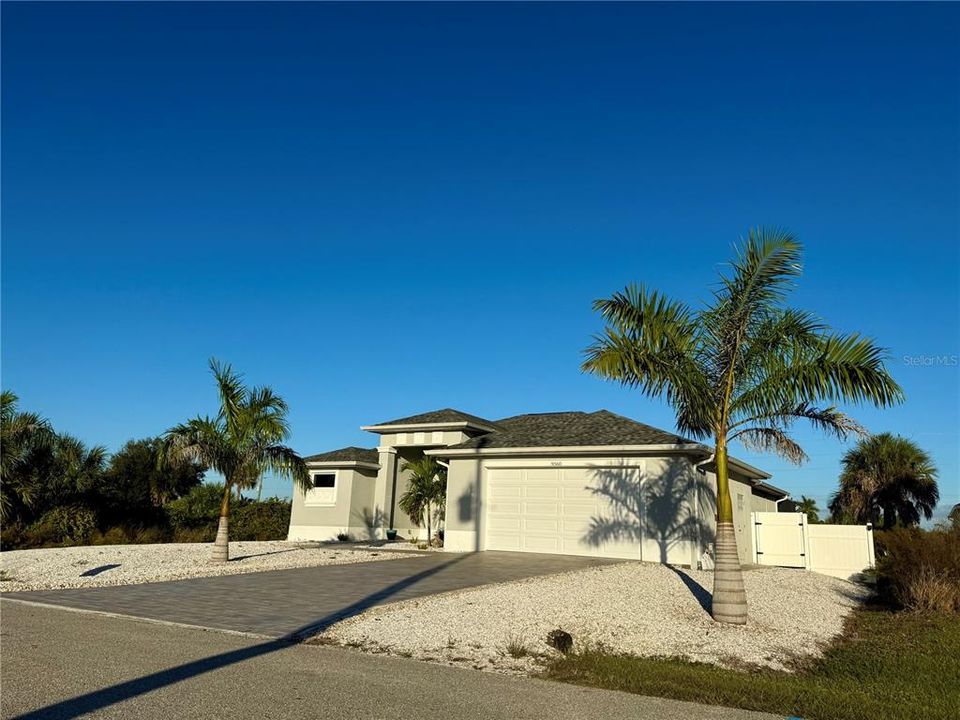 For Sale: $539,900 (3 beds, 2 baths, 1665 Square Feet)