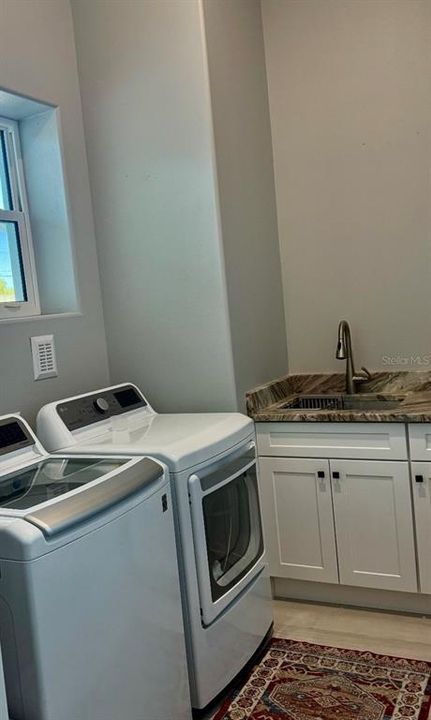 For Sale: $539,900 (3 beds, 2 baths, 1665 Square Feet)