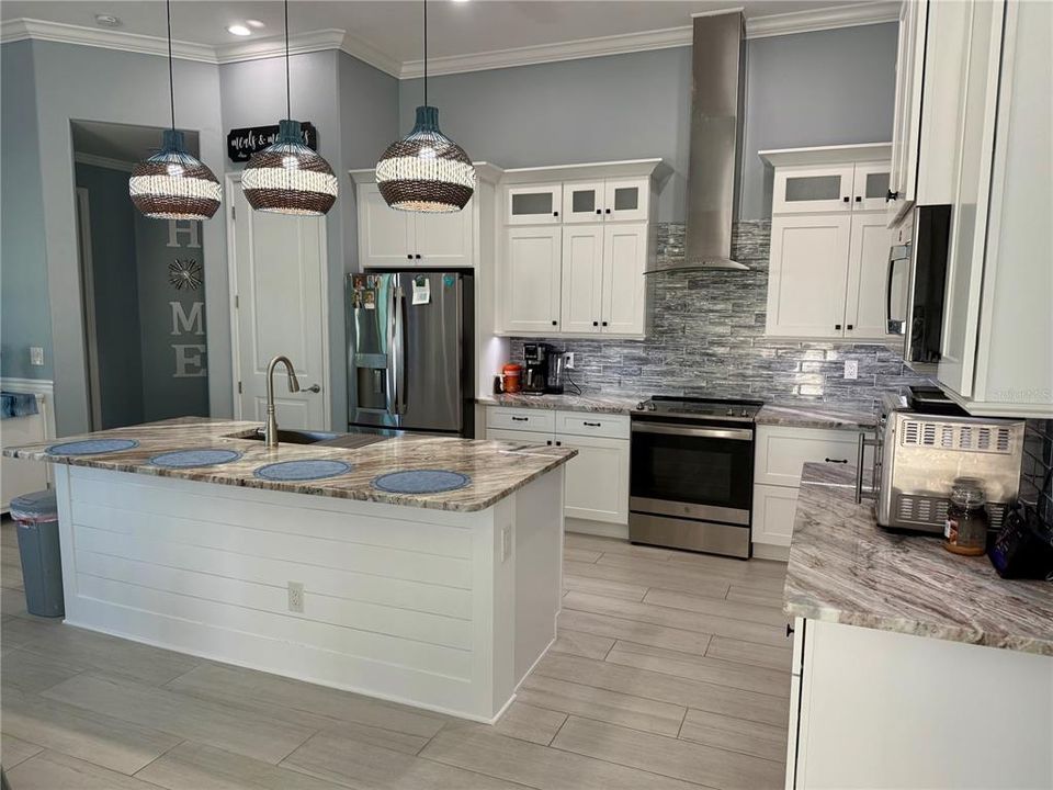 For Sale: $539,900 (3 beds, 2 baths, 1665 Square Feet)