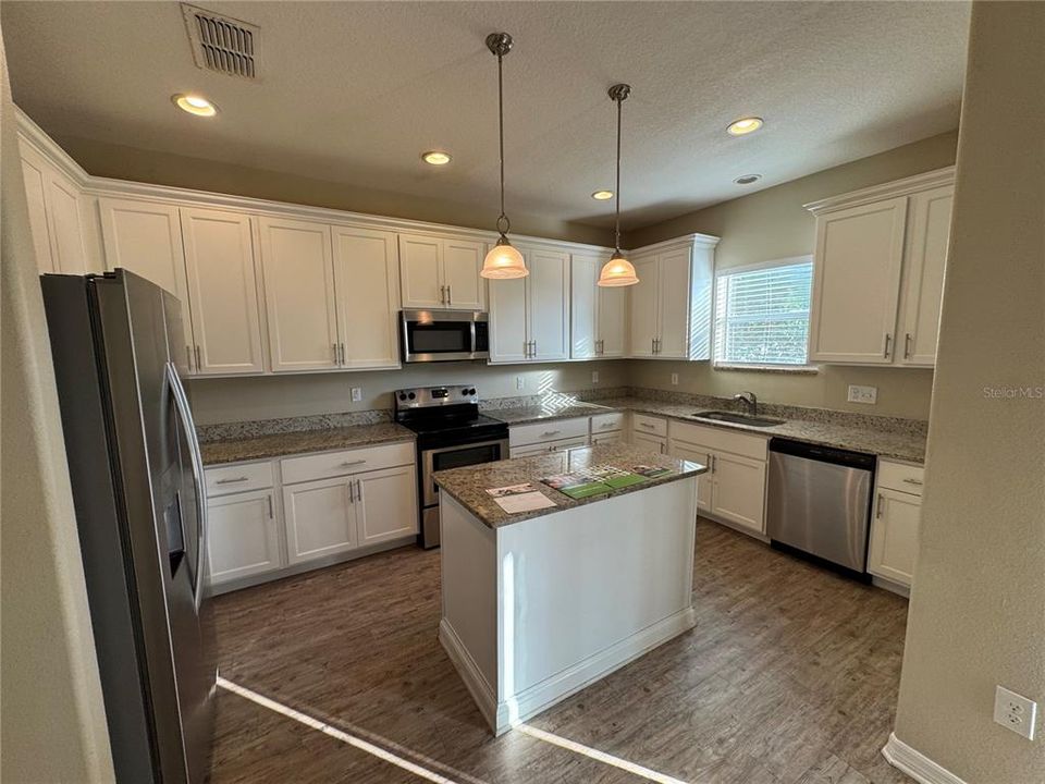 En Venta: $499,900 (3 camas, 2 baños, 2233 Pies cuadrados)