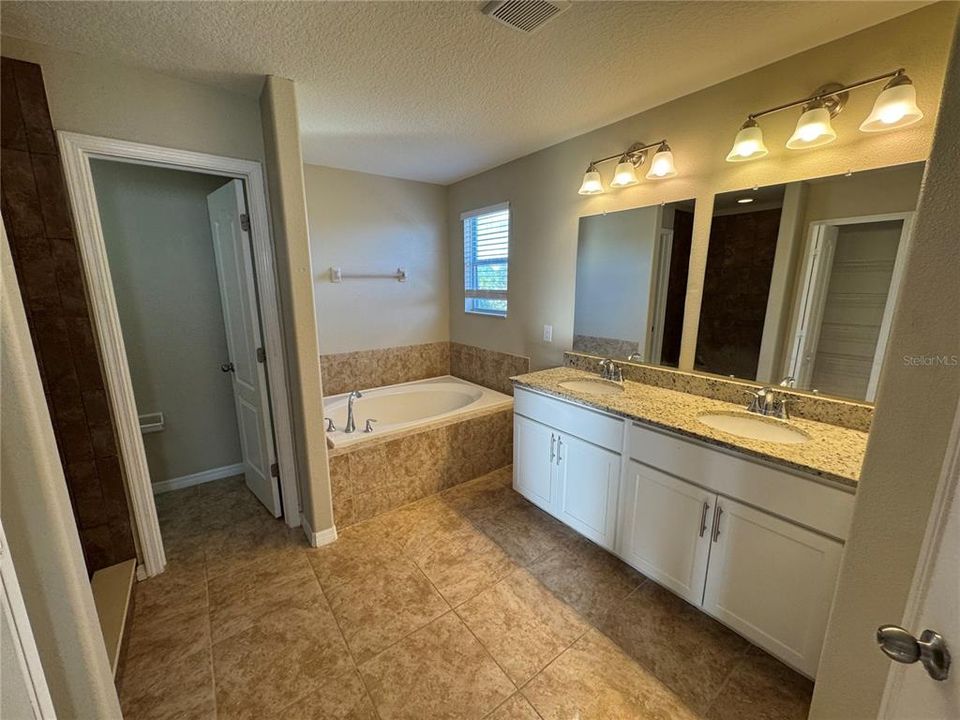 En Venta: $499,900 (3 camas, 2 baños, 2233 Pies cuadrados)