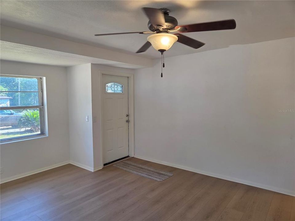 На продажу: $239,900 (3 спален, 1 ванн, 906 Квадратных фут)