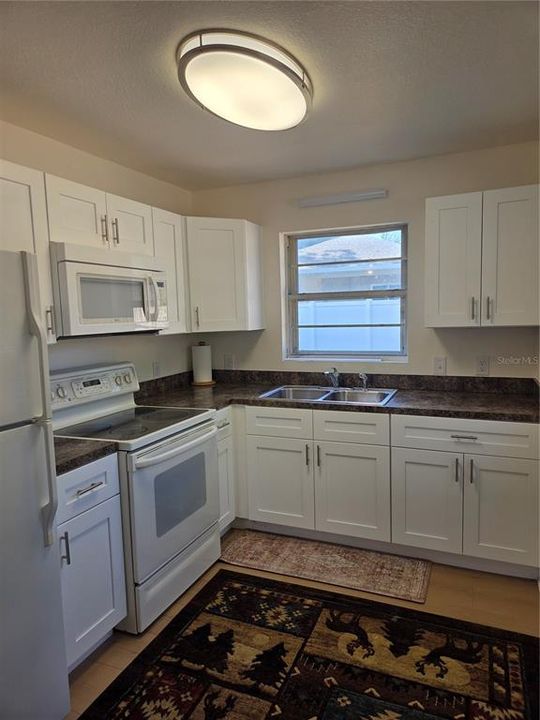 На продажу: $239,900 (3 спален, 1 ванн, 906 Квадратных фут)