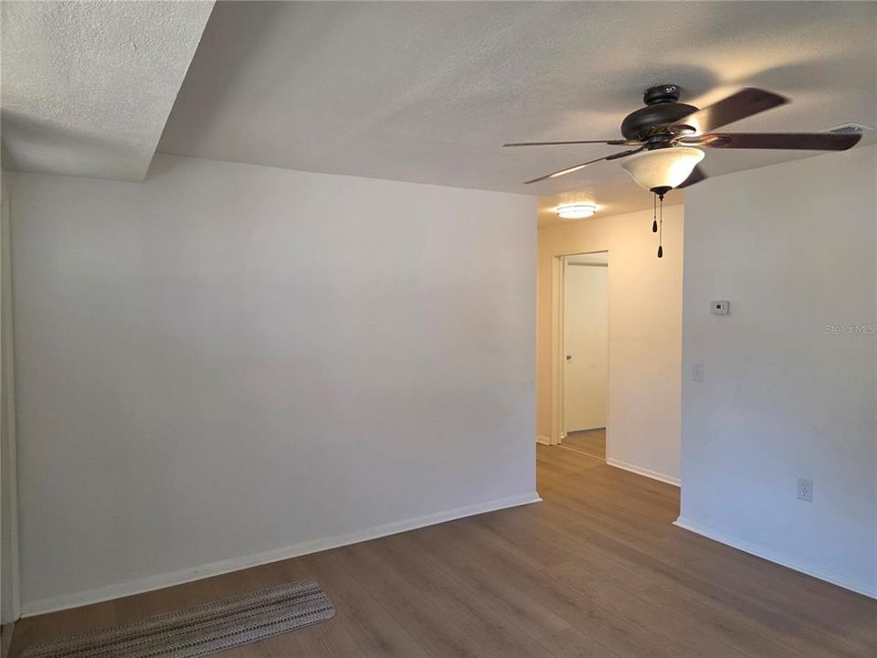 На продажу: $239,900 (3 спален, 1 ванн, 906 Квадратных фут)