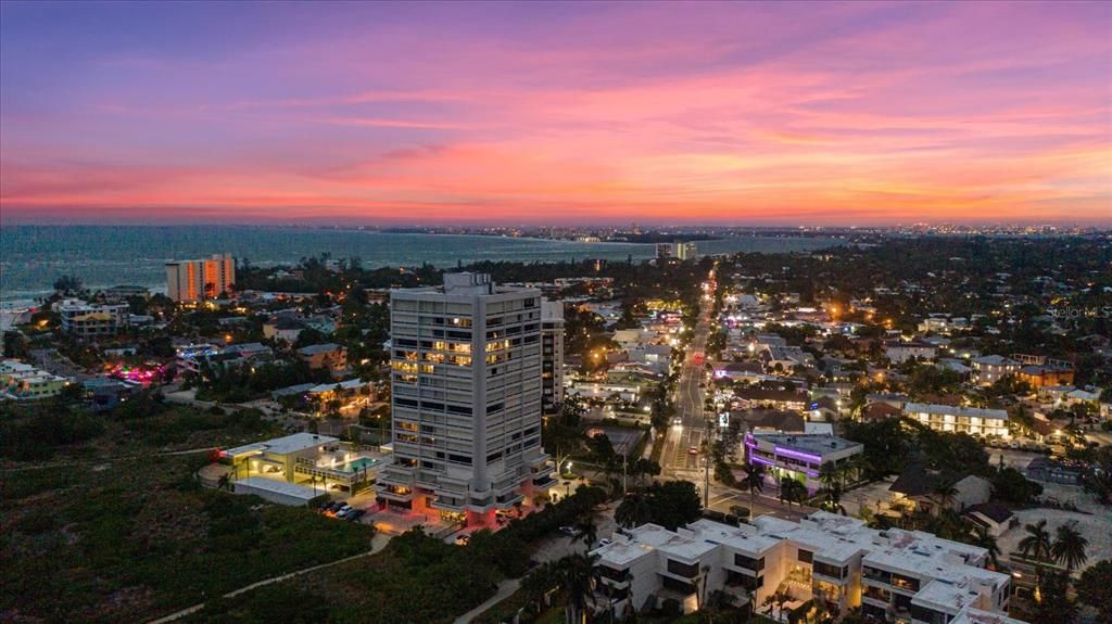 En Venta: $11,975,000 (5 camas, 5 baños, 6079 Pies cuadrados)