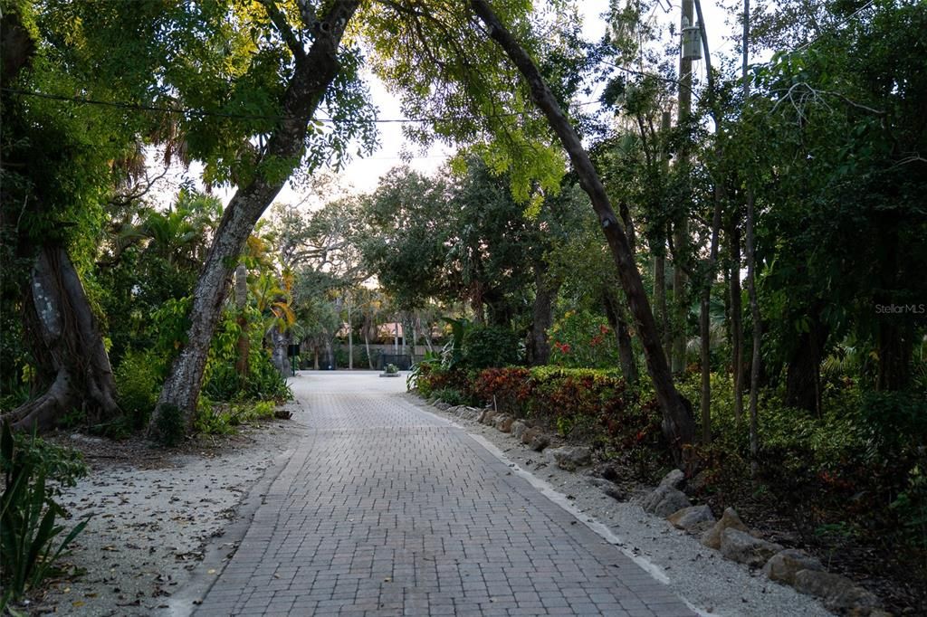 En Venta: $11,975,000 (5 camas, 5 baños, 6079 Pies cuadrados)