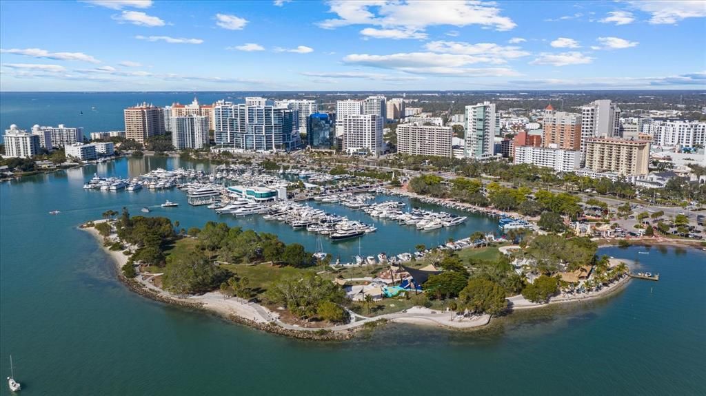 En Venta: $11,975,000 (5 camas, 5 baños, 6079 Pies cuadrados)