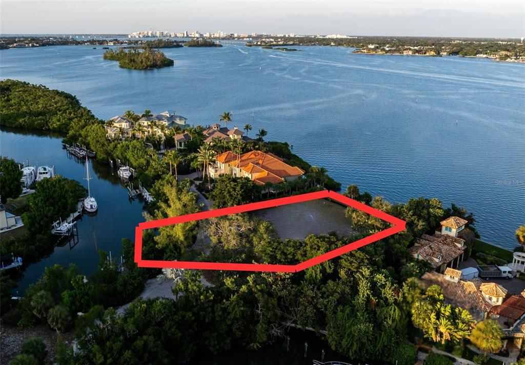 En Venta: $11,975,000 (5 camas, 5 baños, 6079 Pies cuadrados)