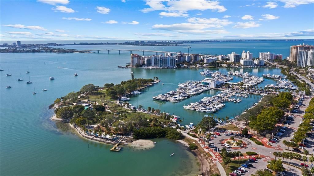 En Venta: $11,975,000 (5 camas, 5 baños, 6079 Pies cuadrados)