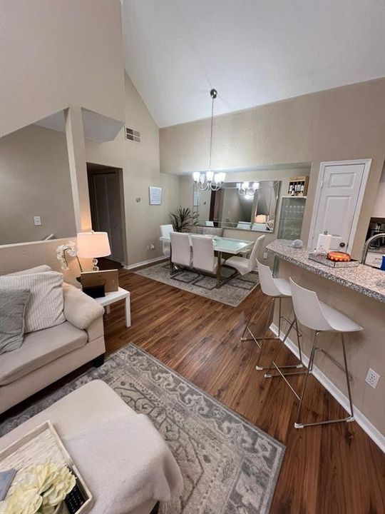 For Rent: $1,600 (1 beds, 1 baths, 991 Square Feet)