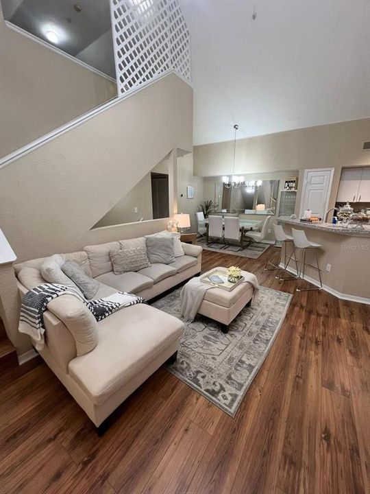 For Rent: $1,600 (1 beds, 1 baths, 991 Square Feet)