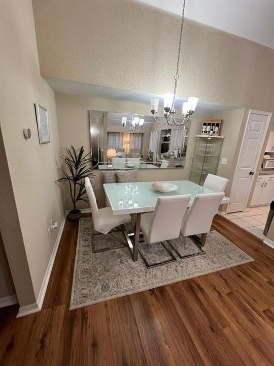 For Rent: $1,600 (1 beds, 1 baths, 991 Square Feet)