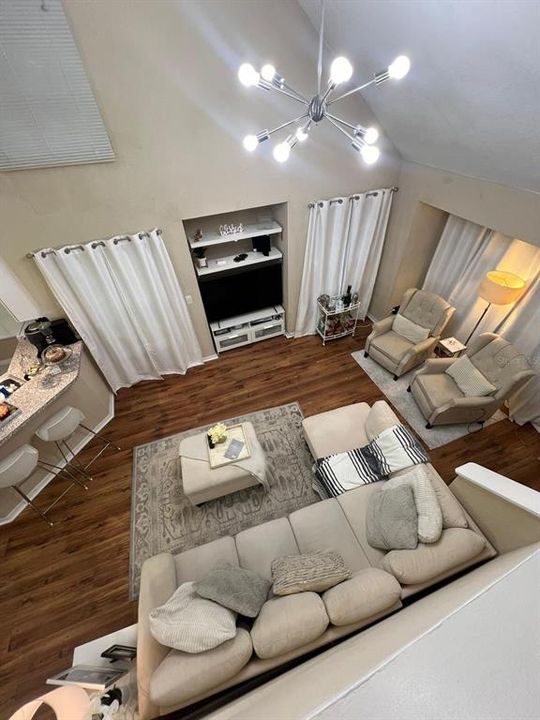 For Rent: $1,600 (1 beds, 1 baths, 991 Square Feet)