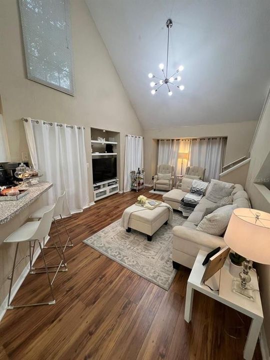 For Rent: $1,600 (1 beds, 1 baths, 991 Square Feet)