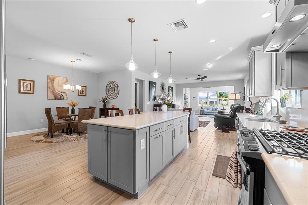 На продажу: $439,000 (2 спален, 2 ванн, 2160 Квадратных фут)