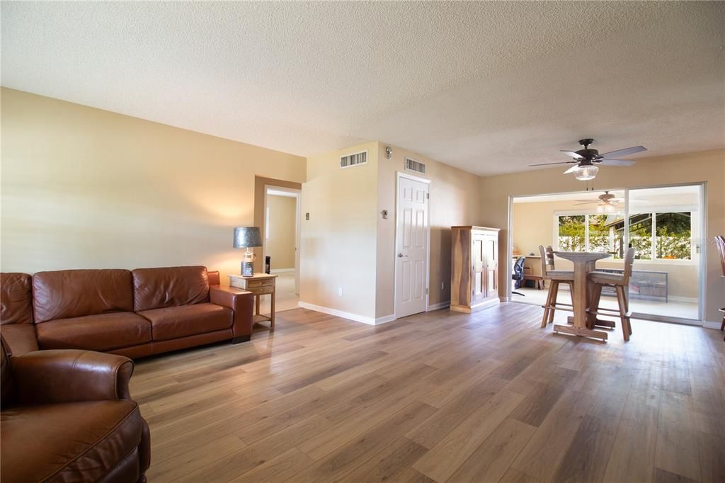 For Sale: $455,000 (2 beds, 2 baths, 1343 Square Feet)