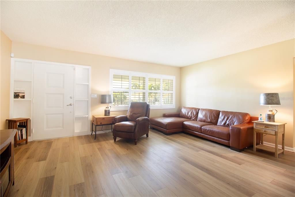 For Sale: $455,000 (2 beds, 2 baths, 1343 Square Feet)