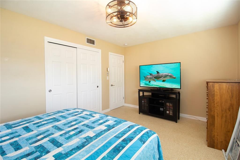 For Sale: $455,000 (2 beds, 2 baths, 1343 Square Feet)