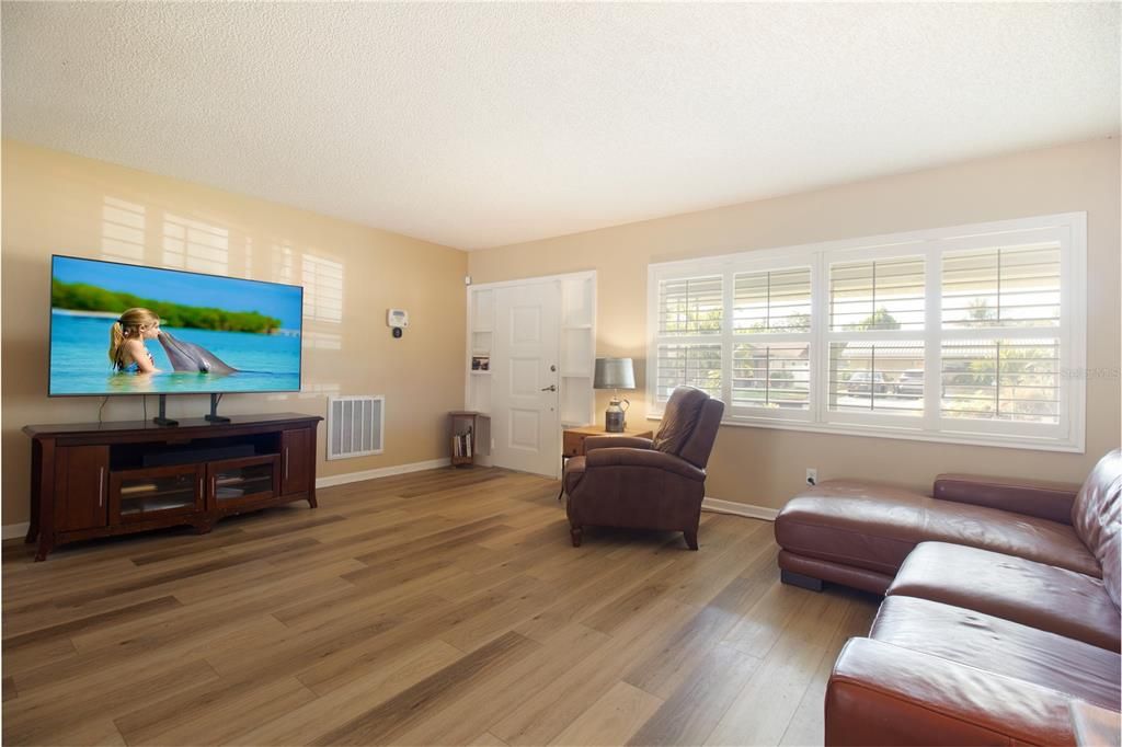 For Sale: $455,000 (2 beds, 2 baths, 1343 Square Feet)