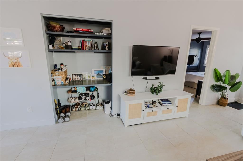 For Sale: $369,900 (2 beds, 2 baths, 1398 Square Feet)