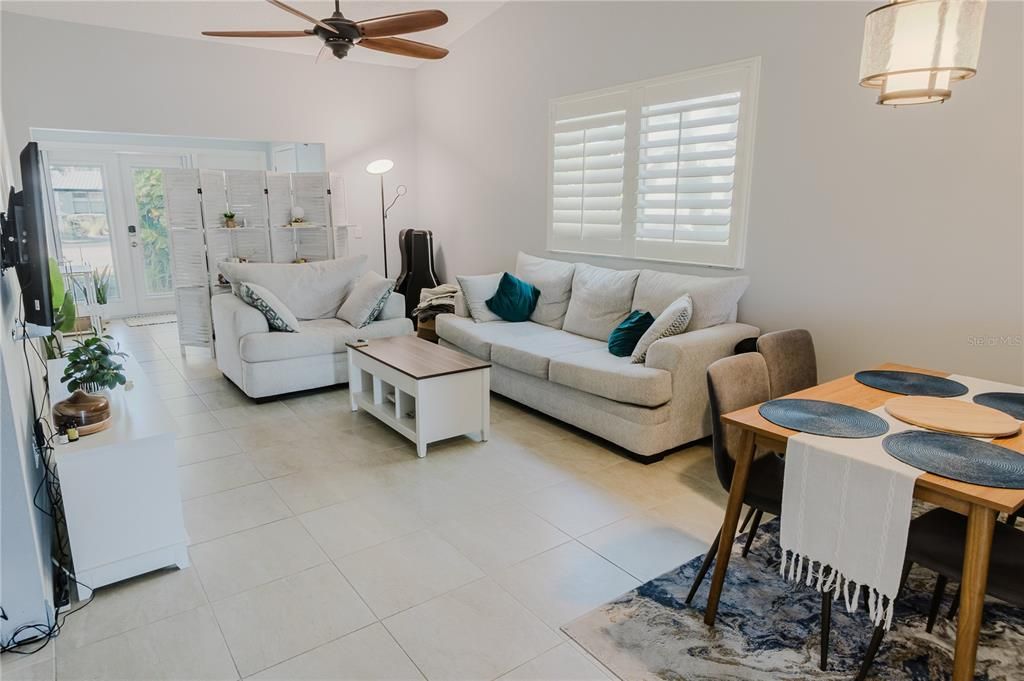 For Sale: $369,900 (2 beds, 2 baths, 1398 Square Feet)