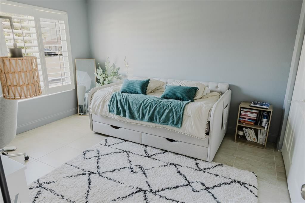 For Sale: $369,900 (2 beds, 2 baths, 1398 Square Feet)