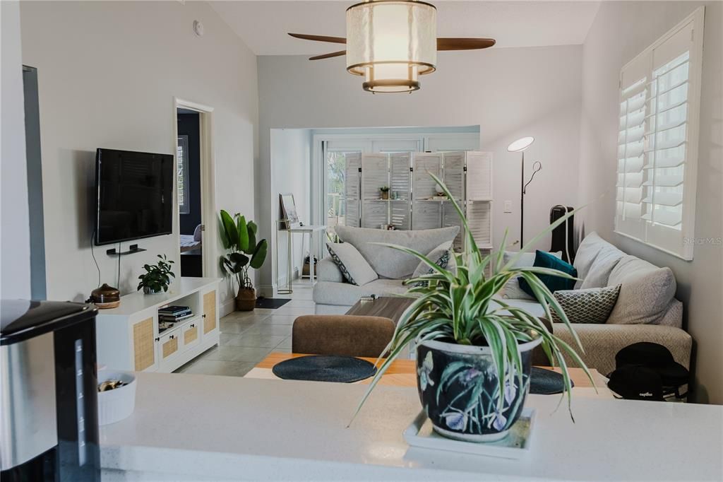 For Sale: $369,900 (2 beds, 2 baths, 1398 Square Feet)