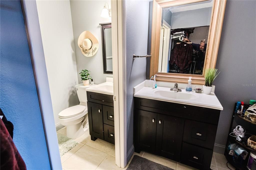 For Sale: $369,900 (2 beds, 2 baths, 1398 Square Feet)