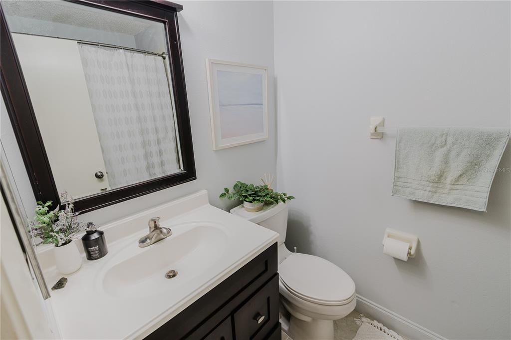 For Sale: $369,900 (2 beds, 2 baths, 1398 Square Feet)