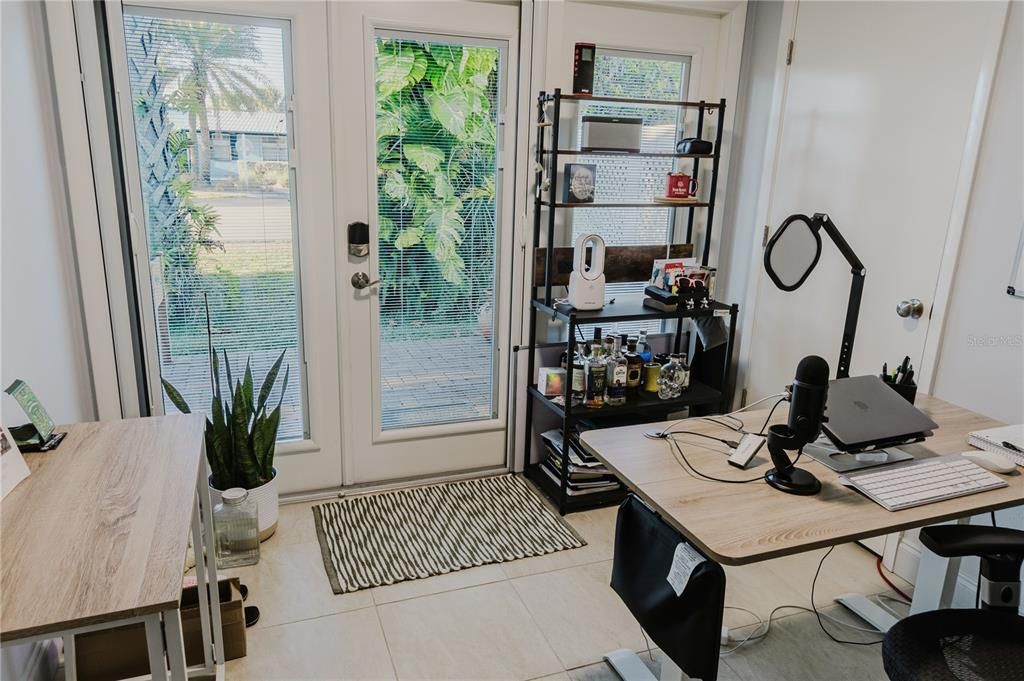 For Sale: $369,900 (2 beds, 2 baths, 1398 Square Feet)