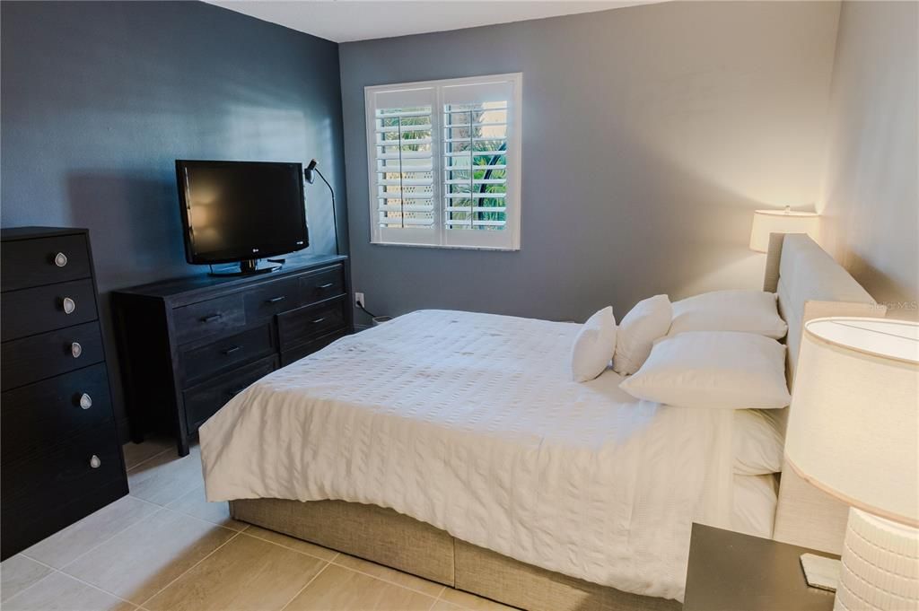 For Sale: $369,900 (2 beds, 2 baths, 1398 Square Feet)