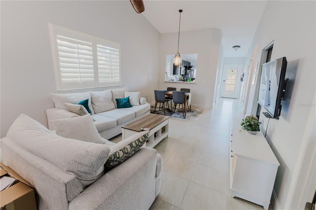 For Sale: $369,900 (2 beds, 2 baths, 1398 Square Feet)