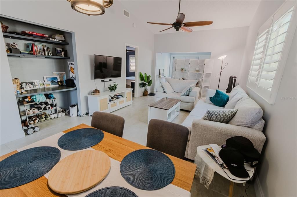 For Sale: $369,900 (2 beds, 2 baths, 1398 Square Feet)