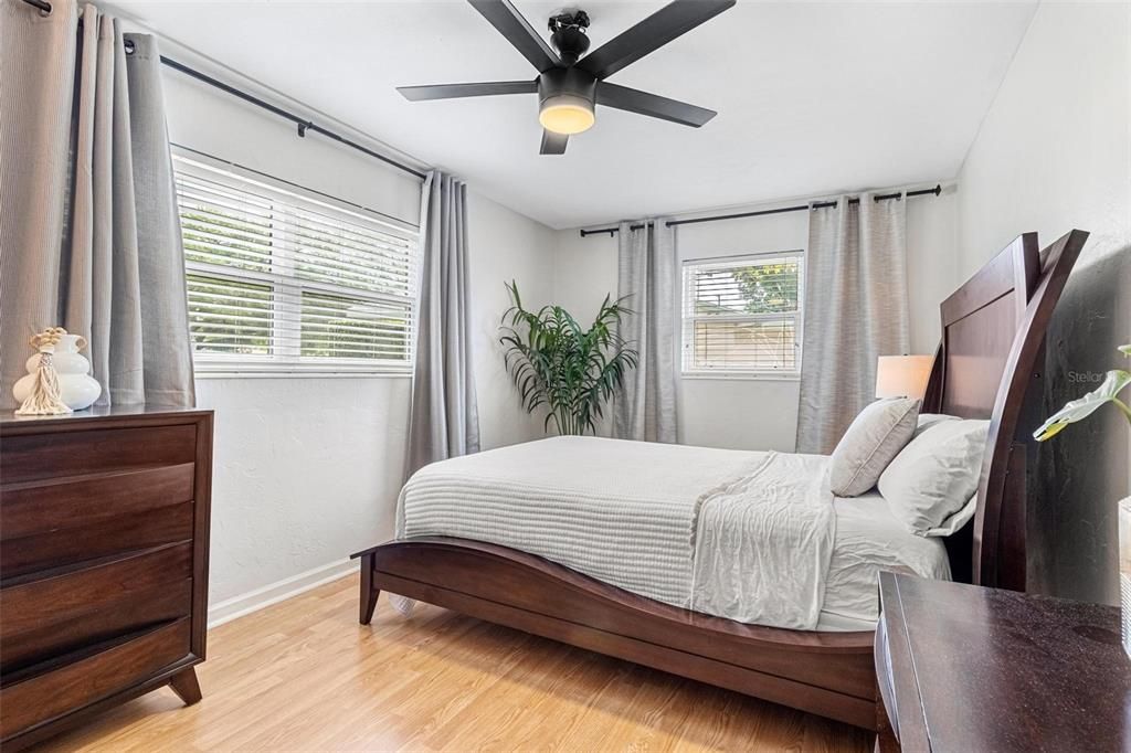 В аренду: $2,500 (2 спален, 1 ванн, 1008 Квадратных фут)