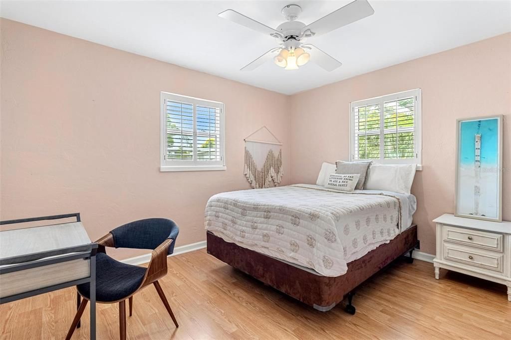 В аренду: $2,500 (2 спален, 1 ванн, 1008 Квадратных фут)